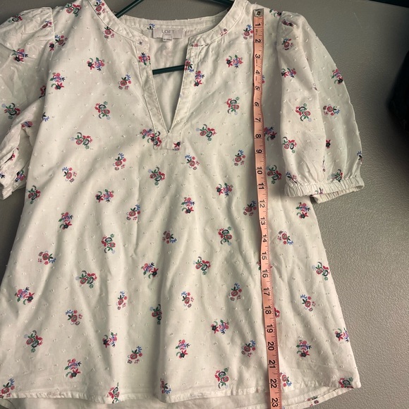 Loft Outlet, spring floral print, v-neck office top size Medium - Picture 8 of 16